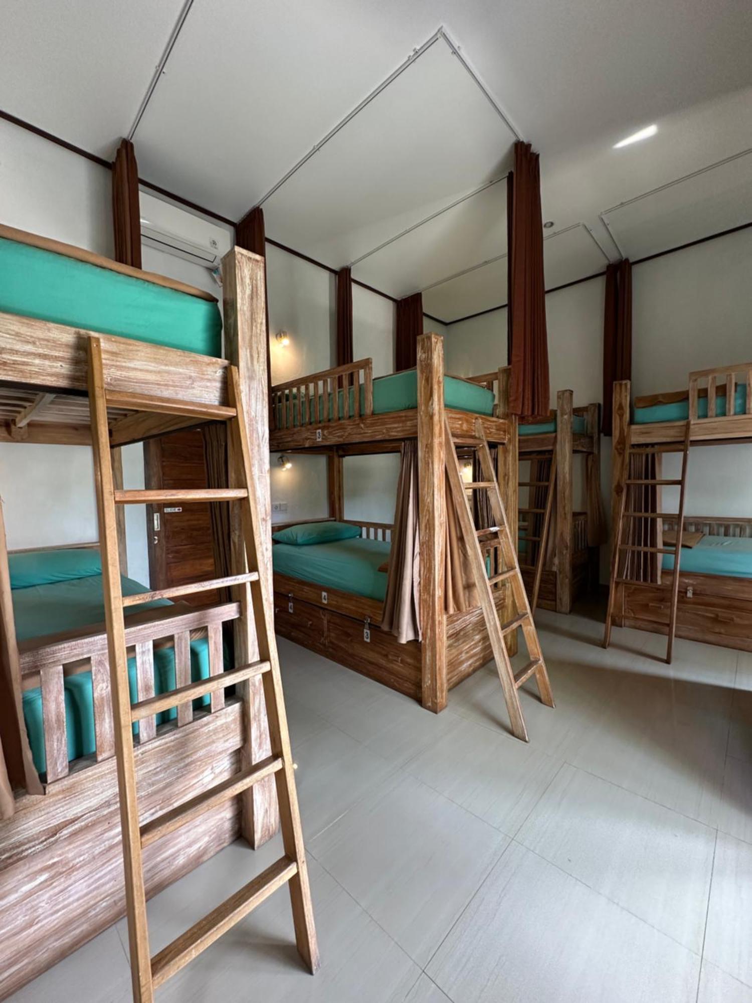 Lembongan Hostel Nusa Lembongan  Exterior photo