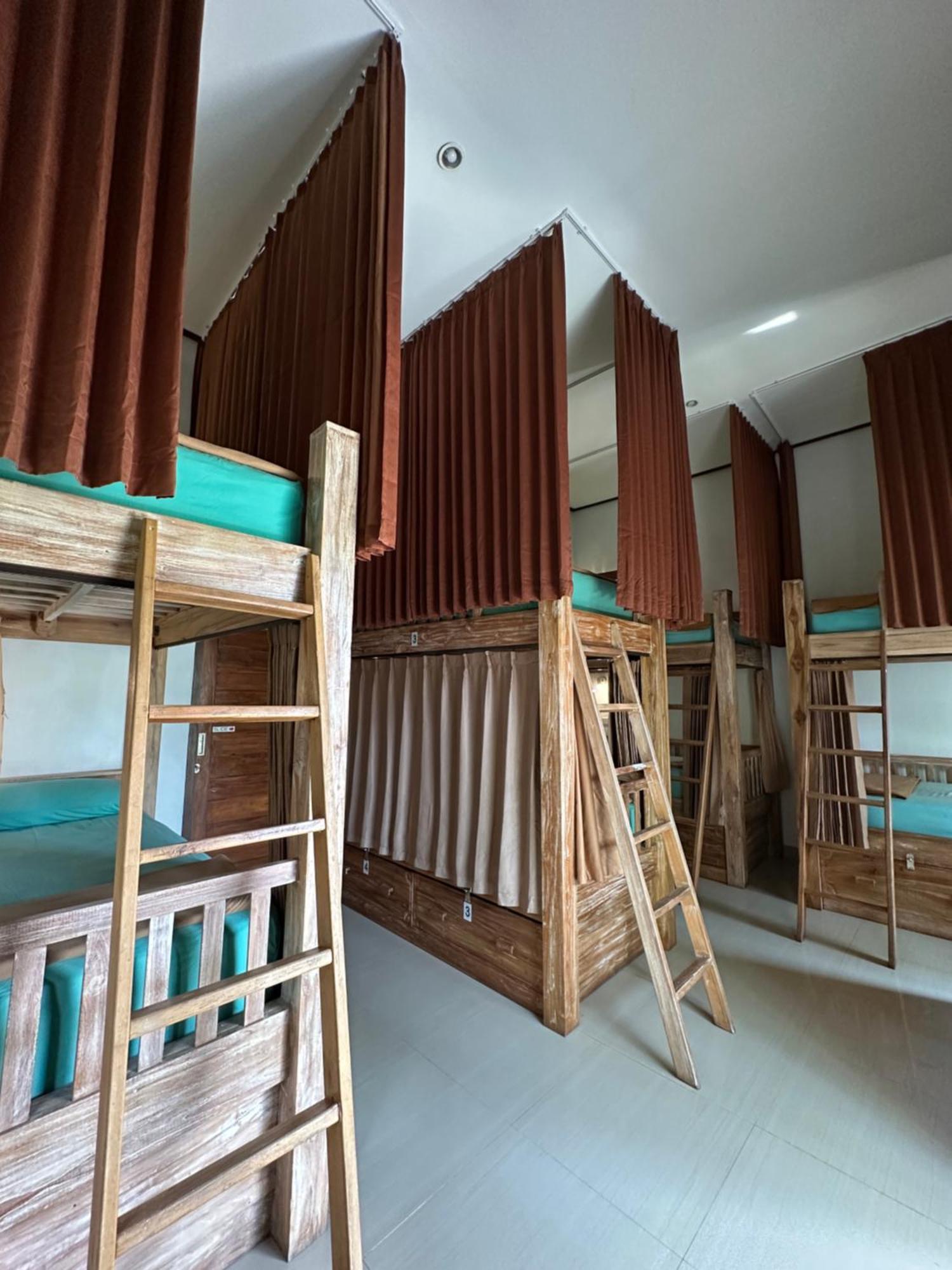 Lembongan Hostel Nusa Lembongan  Exterior photo